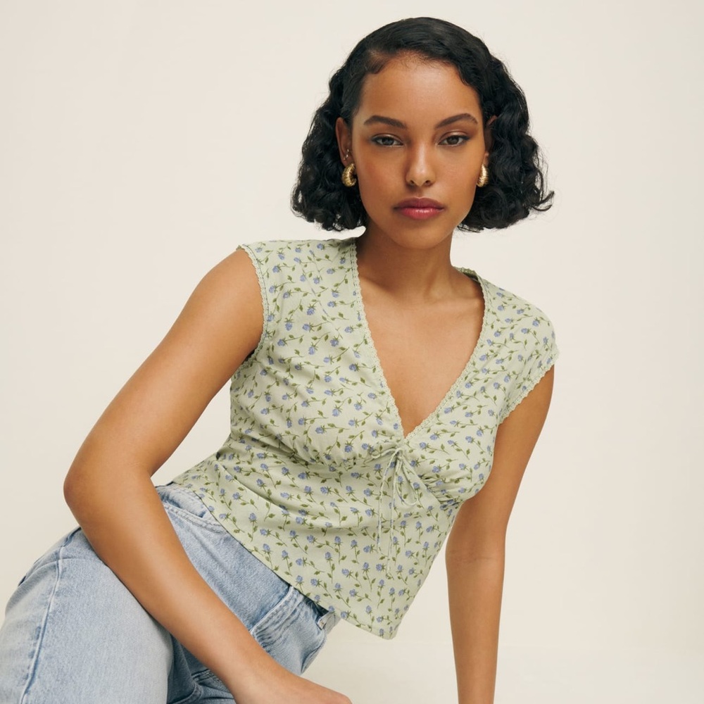 Reformation Cherry top in Cornelia